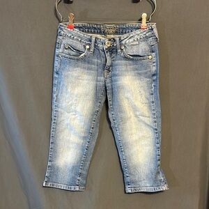 Arizona Women's Light Blue Cropped Jeans